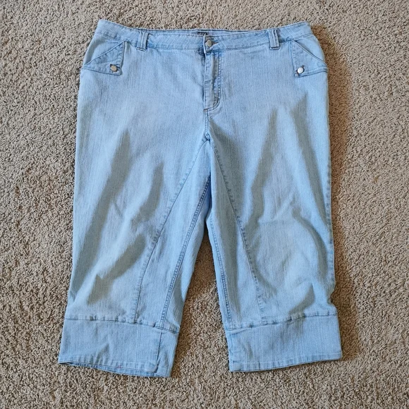 Vintage Women's Plus Size Capri Jeans Light Wash Size 22 - MXM - Picture 1 of 7